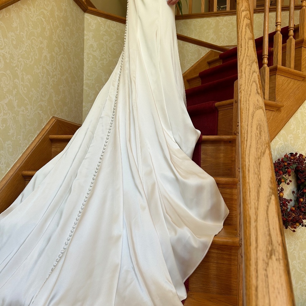 Jenny Yoo Wedding Gown NWT- Ivory Satin Size 6 - Picture 1 of 16